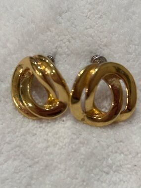 Vintage Monet 24 kt Gold Plated Double Link Chain Earrings